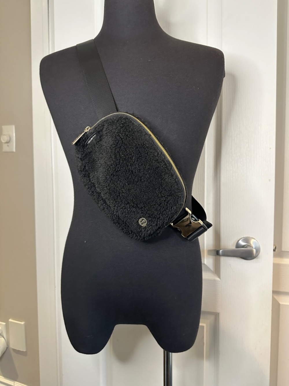 Lulu Lemon Teddy bear Everywhere belt cross body belt bag gold buckle chic A0178
